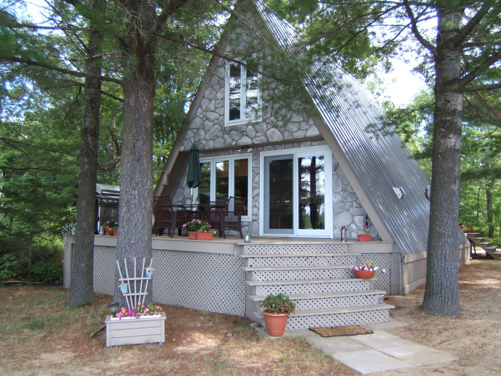 The lakeside of a Muskoka cottage after the application of cultured stone.