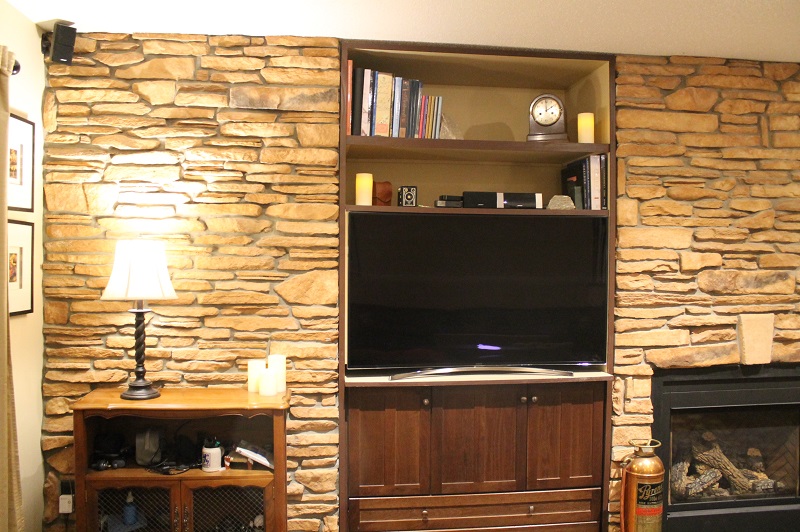 Cultured Stone veneer to accent an interior wall incorporating a TV