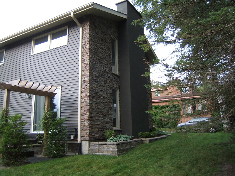 Side view of home with Pro-Fit Alpine Cultured Stone Ledge Stone.