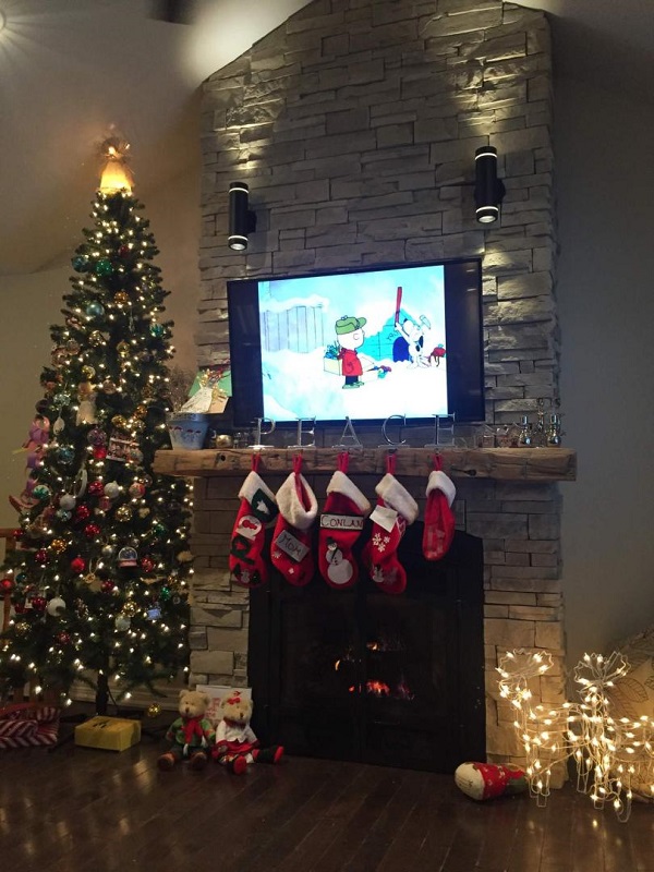 Arizona Dry Stack Dutch Quality Stone Veneer Completed fireplace decorated for Christmas.